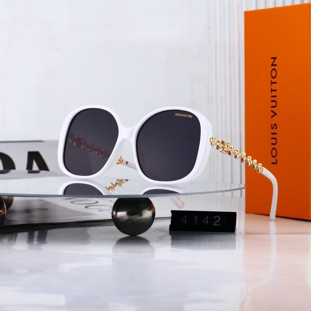 Louis Vuitton Monogram Embossed Chain Temple Fashion Sunglasses  4142