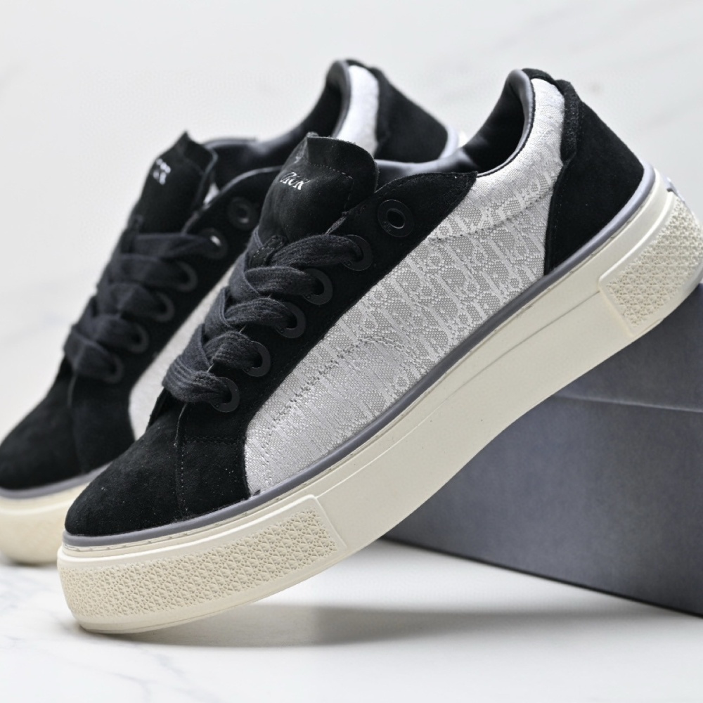 Dior B23 Low-Top Platform Sneaker with Oblique Embroidery