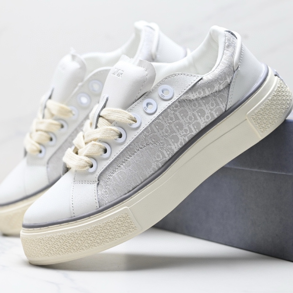 Dior B23 Low-Top Platform Sneaker with Oblique Embroidery