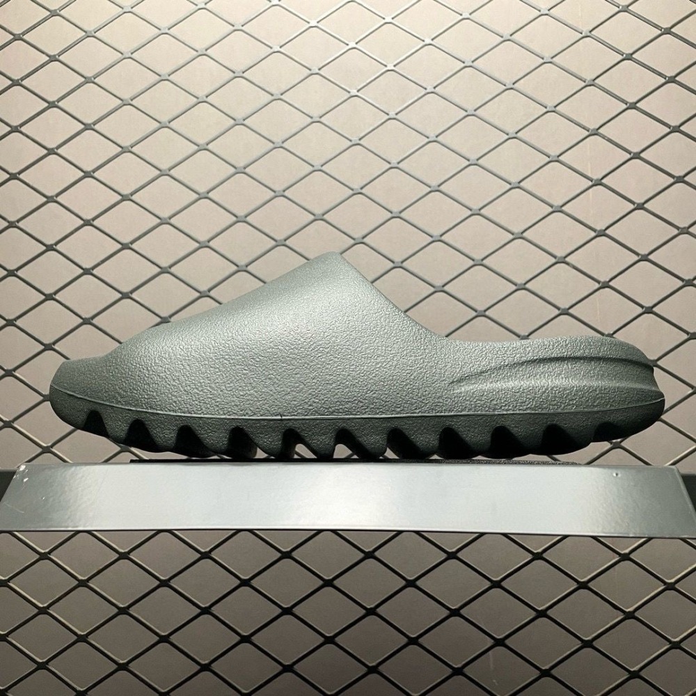 adidas Yeezy Slide