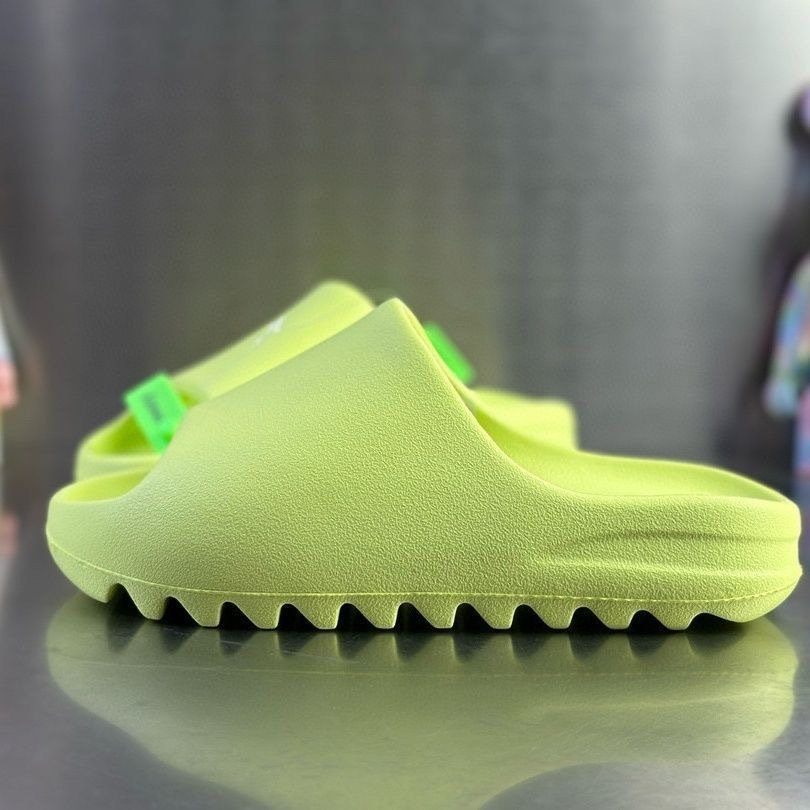 adidas Yeezy Slide