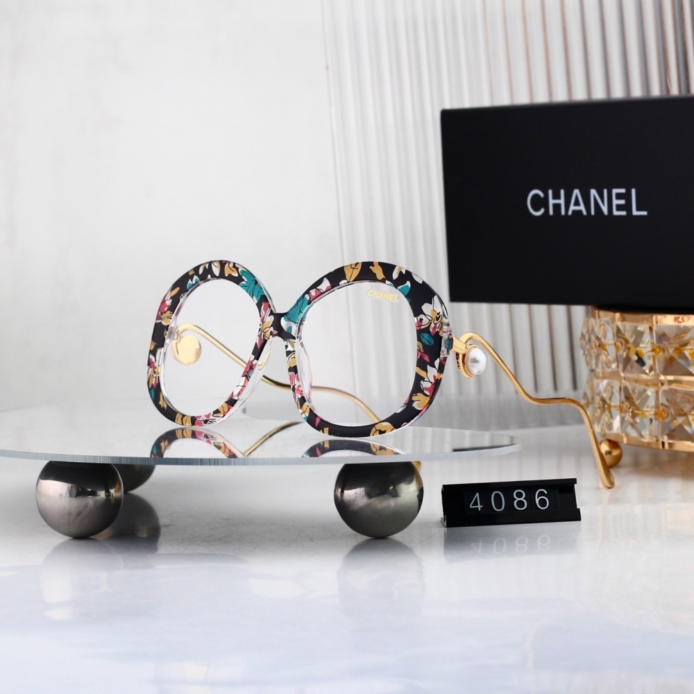 Chanel Round Sunglasses with Pearl Temple Detail 4086