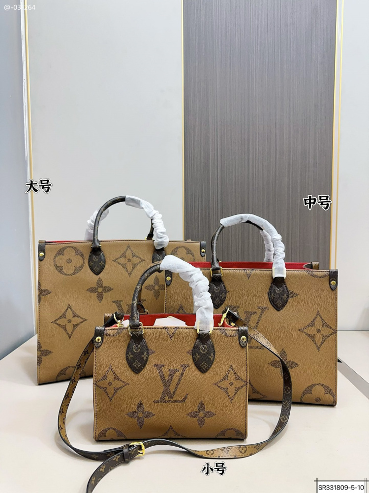 Louis Vuitton Onthego Tote Bag, Giant Monogram