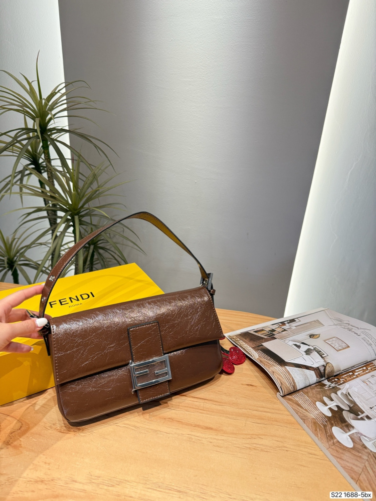 Fendi Shoulder Bag 2