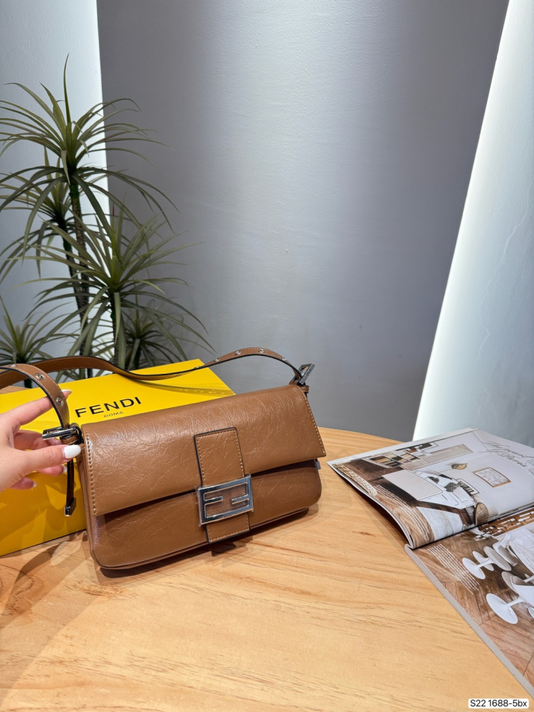 Fendi Shoulder Bag 2