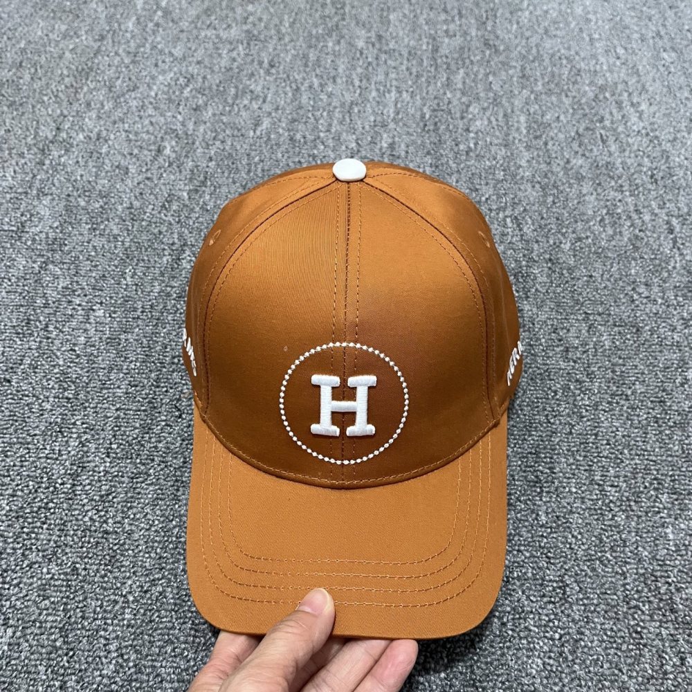 Hermès men's and women's baseball caps 2