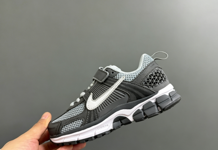 Kids Nike vomero 5