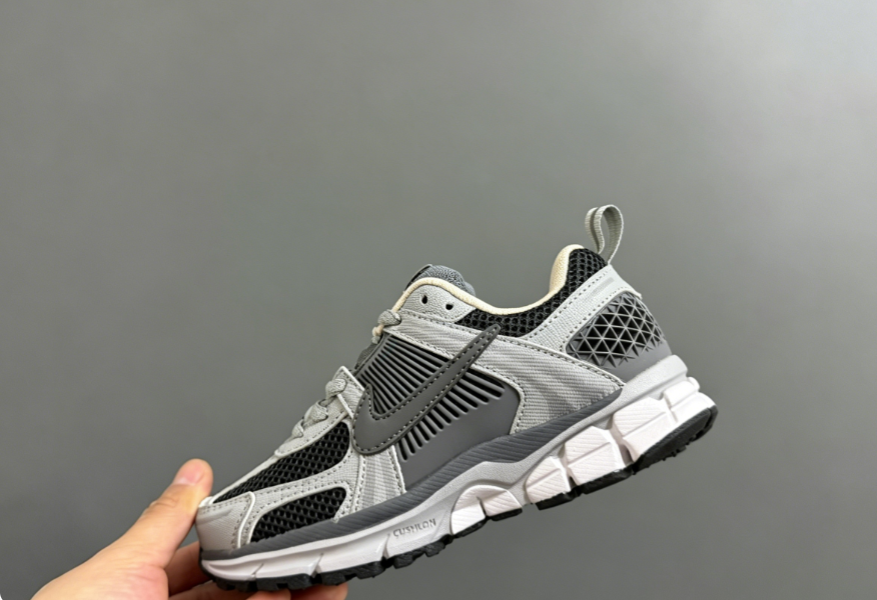Kids Nike vomero 5