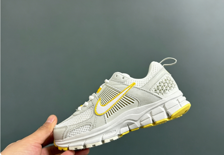 Kids Nike vomero 5
