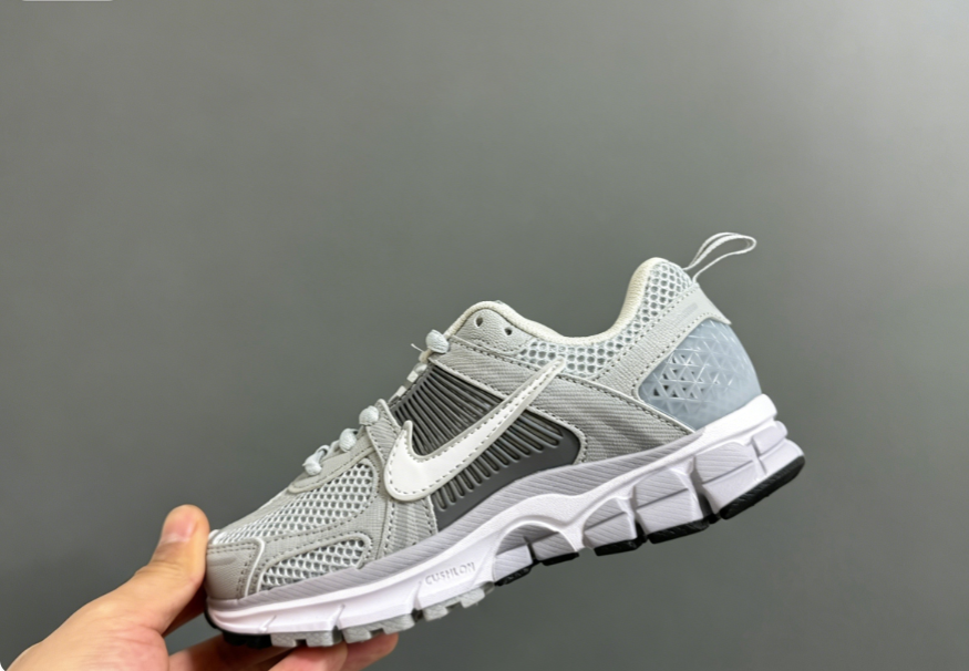 Kids Nike vomero 5