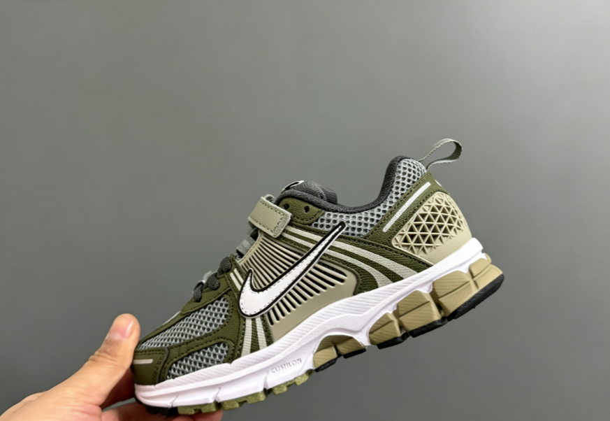 Kids Nike vomero 5