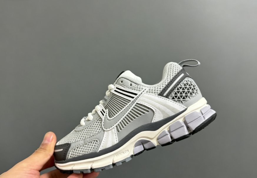 Kids Nike vomero 5