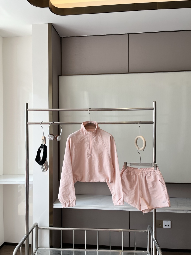 Alo tracksuit short-sleeved top + shorts