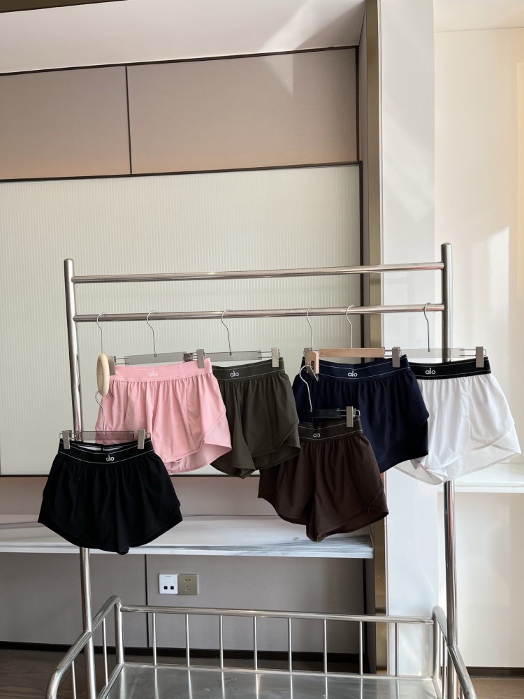 Alo Elastic-Waist Wide-Leg Shorts