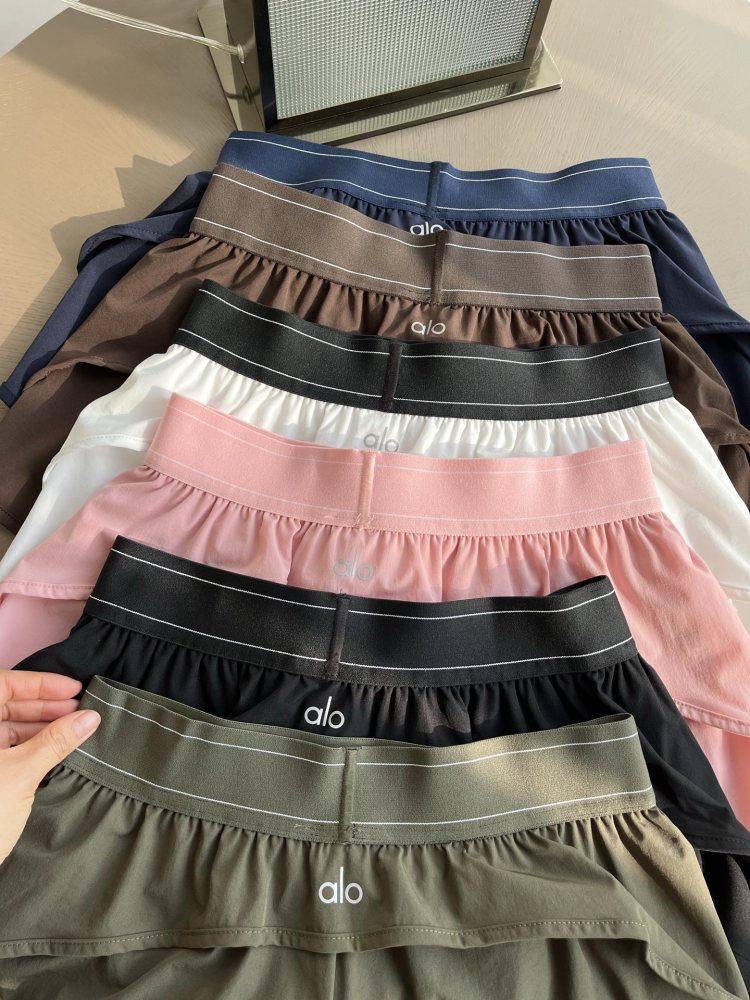 Alo Elastic-Waist Wide-Leg Shorts