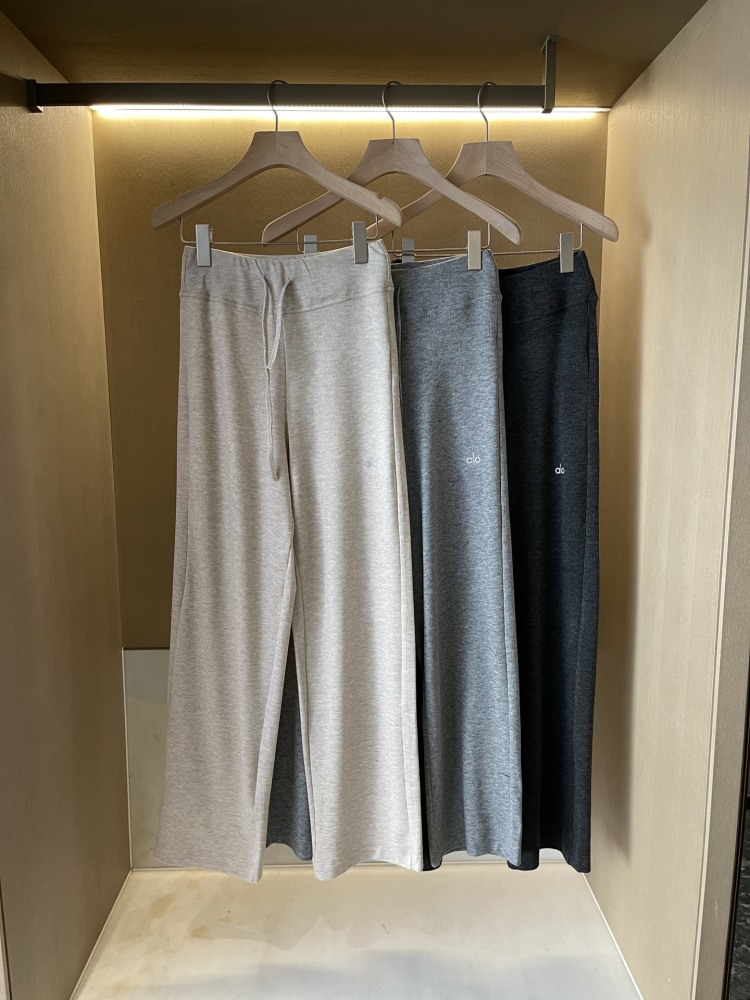 Alo High-Waisted Pants with Reflective Letter Print