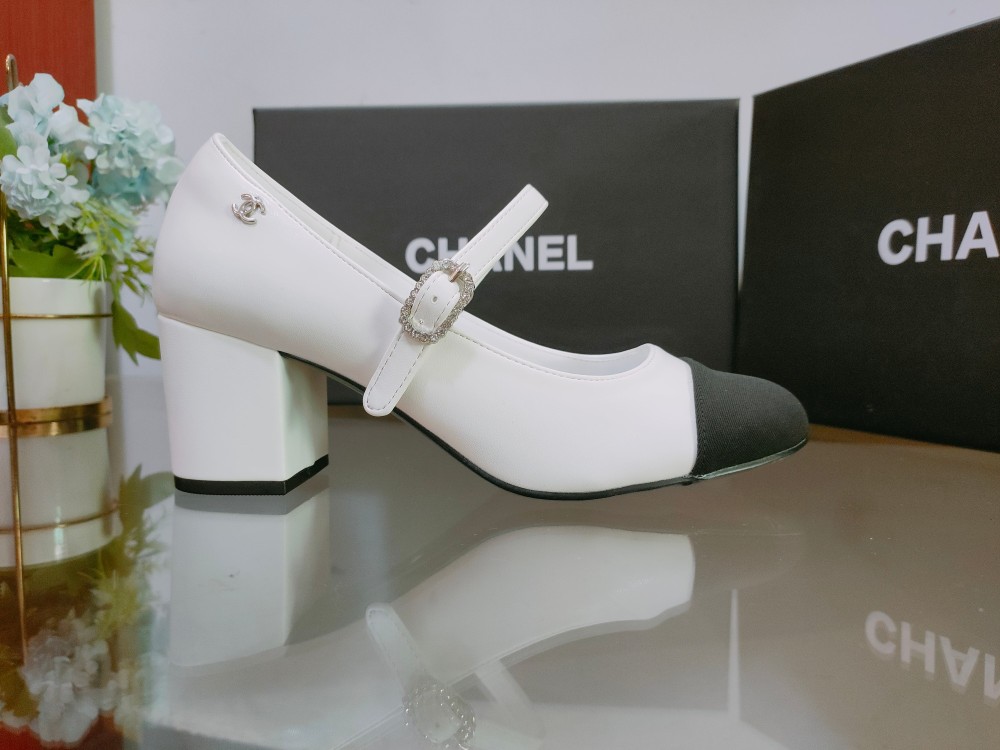 Chanel Chic satin and leather panelled block-heel pumps