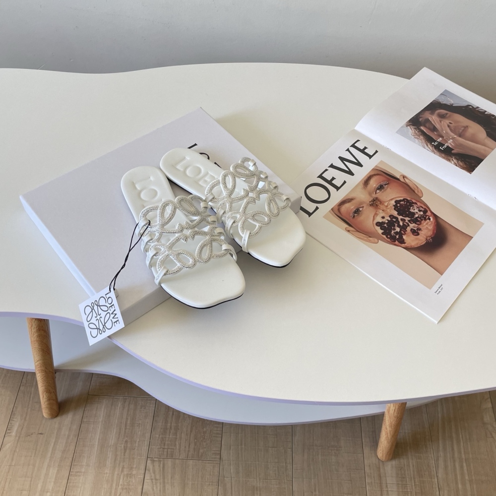 LOEWE Petal Anagram