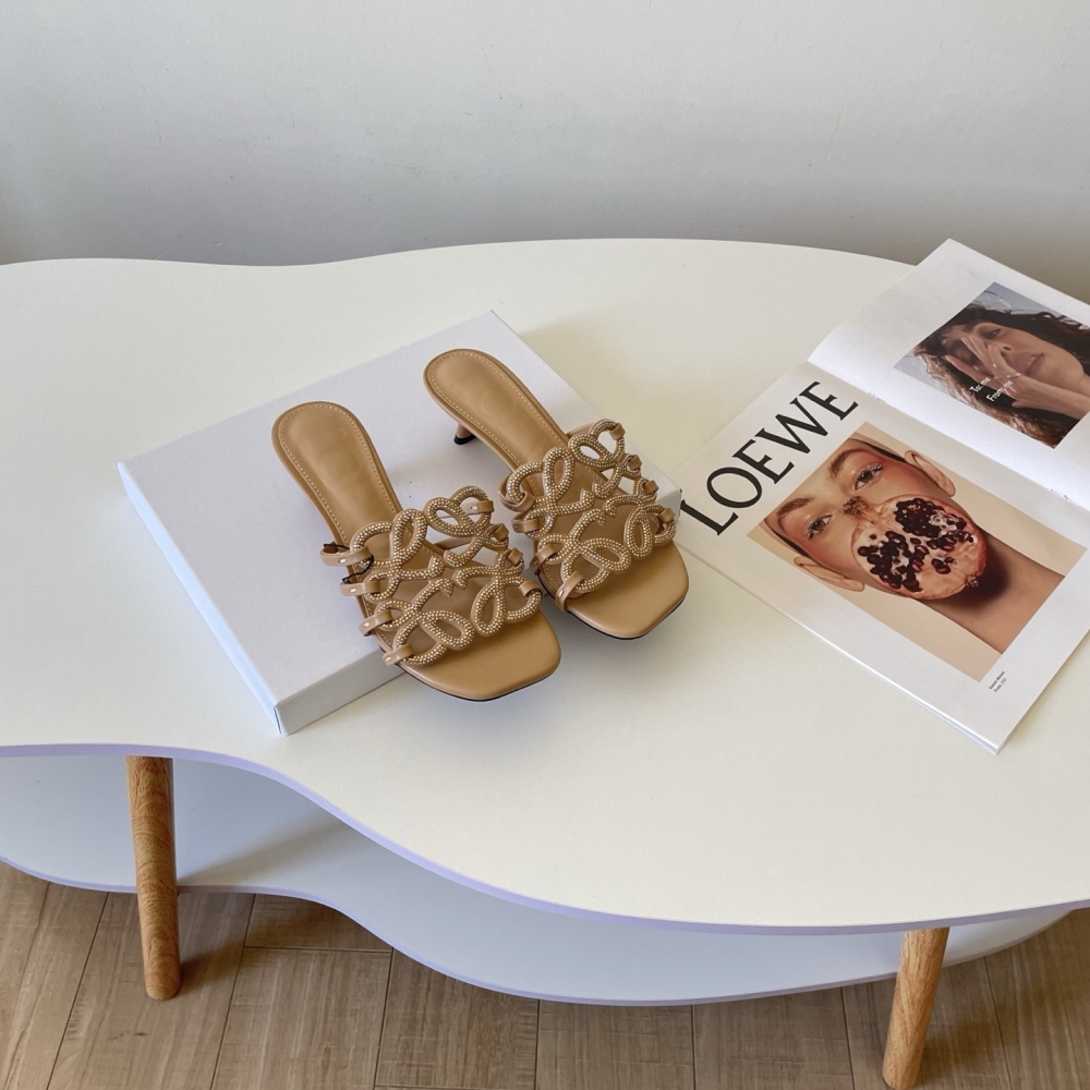 LOEWE Petal Anagram
