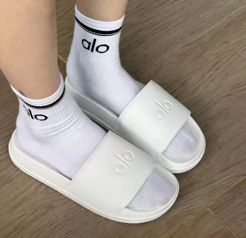 Alo male and female slipper