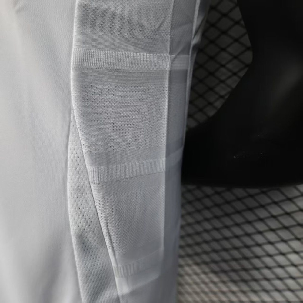 Liverpool's second away player edition football jersey for 2025-2026