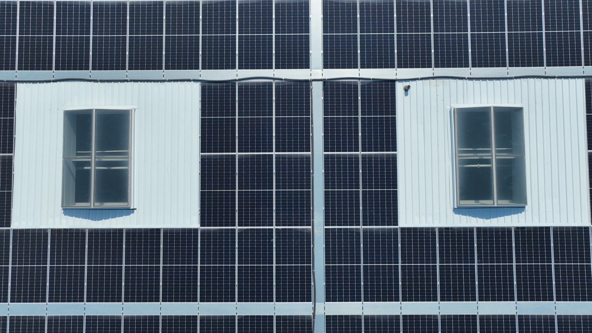 Custom color BIPV panels