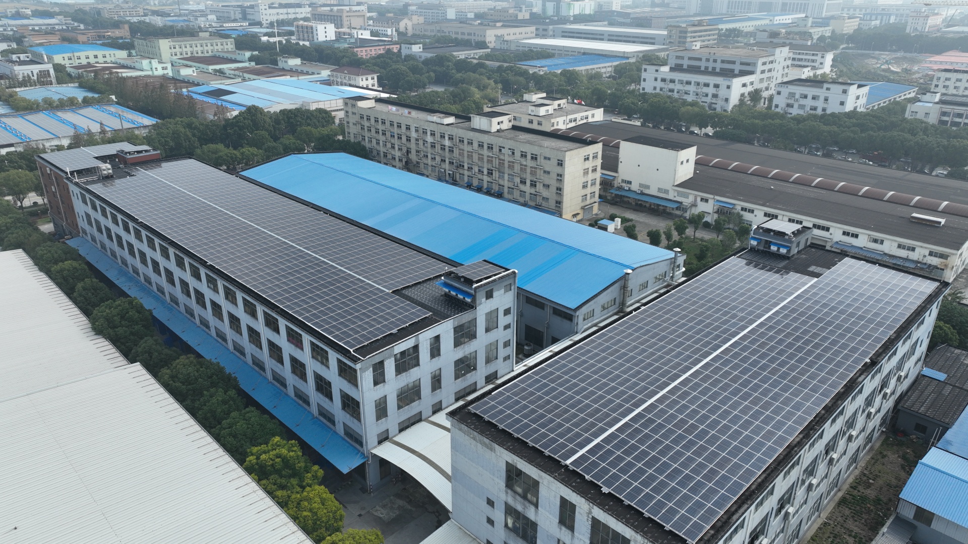 Commercial building BIPV