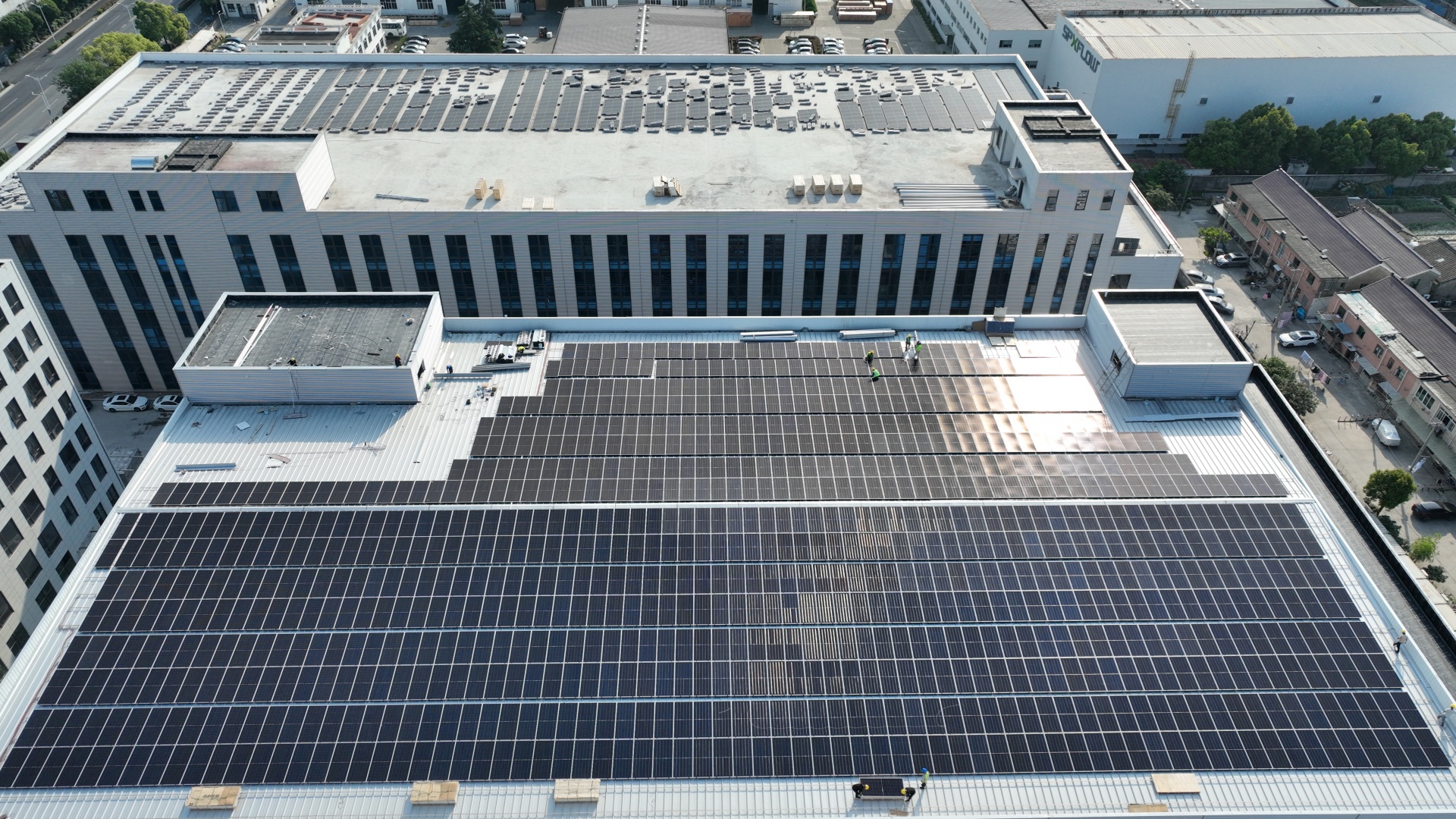 Agricultural building solar mounting