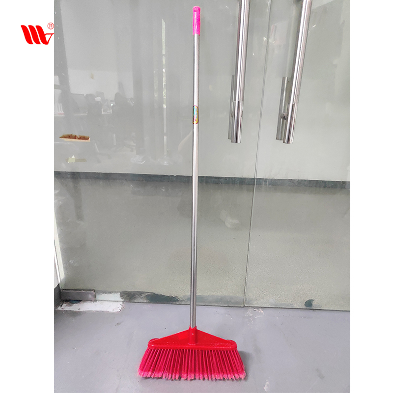 Đầu chổi cứng cáp, chắc chắn - Phù hợp với cán chổi xoắn bằng kim loại/gỗ.