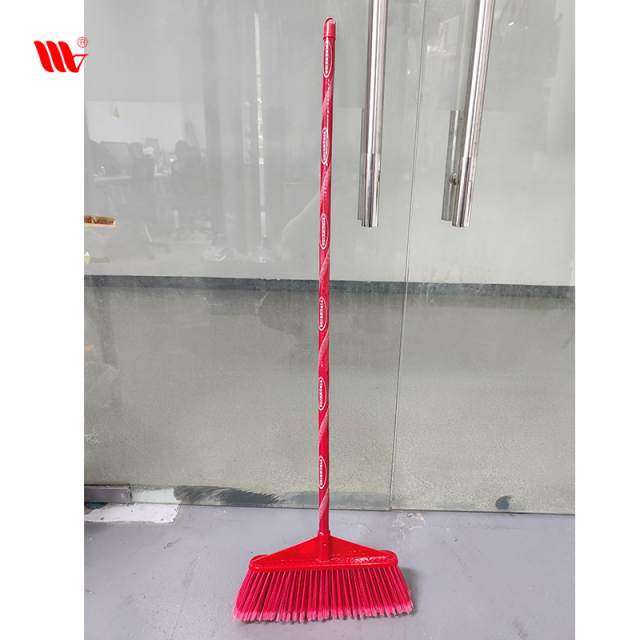 Đầu chổi cứng cáp, chắc chắn - Phù hợp với cán chổi xoắn bằng kim loại/gỗ.