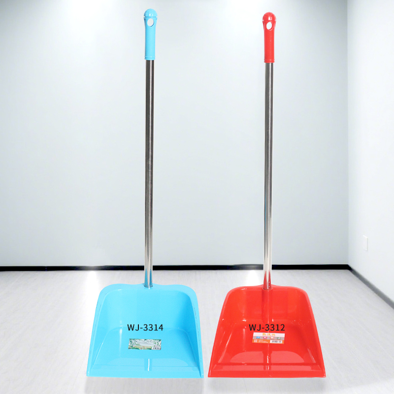 Xẻng hốt rác bằng nhựa dày dặn, bền chắc, chịu lực cao, thích hợp sử dụng trong gia đình.