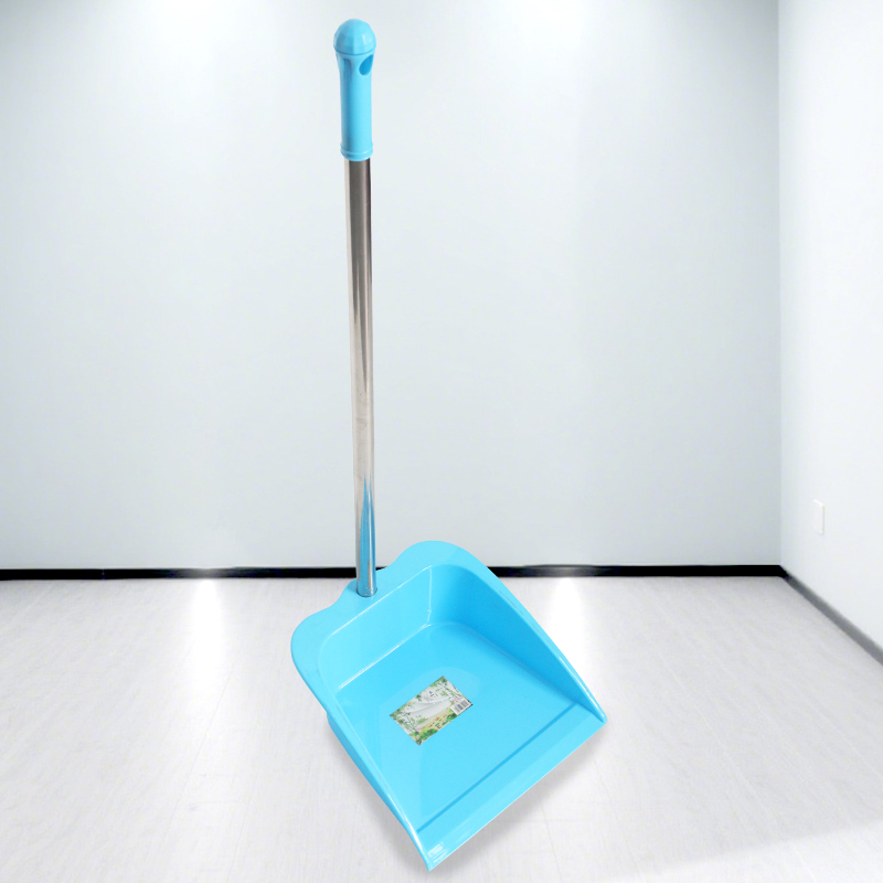 Xẻng hốt rác bằng nhựa dày dặn, bền chắc, chịu lực cao, thích hợp sử dụng trong gia đình.