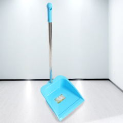 Xẻng hốt rác bằng nhựa dày dặn, bền chắc, chịu lực cao, thích hợp sử dụng trong gia đình.