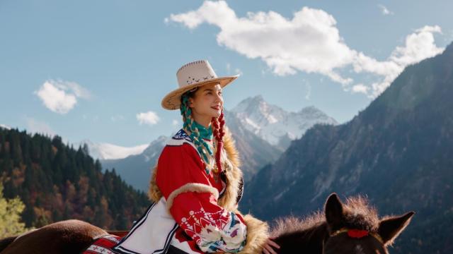 2026 Signature Tour: Sichuan Intangible Cultural Heritage & Fairyland Exploration- 6 Days,Gopandatours,2026 Signature Tour: Sichuan Intangible Cultural Heritage & Fairyland Exploration- 6 Days