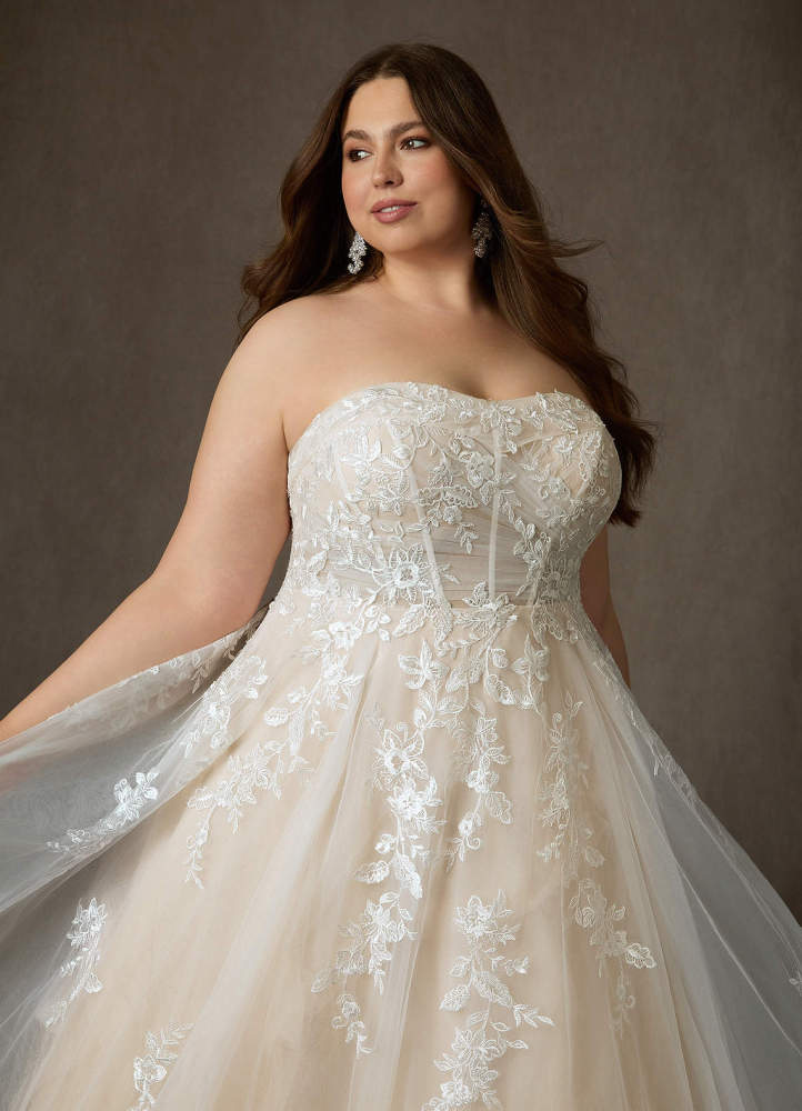elyessen  Diamond White Ball-Gown Strapless Lace Dress
