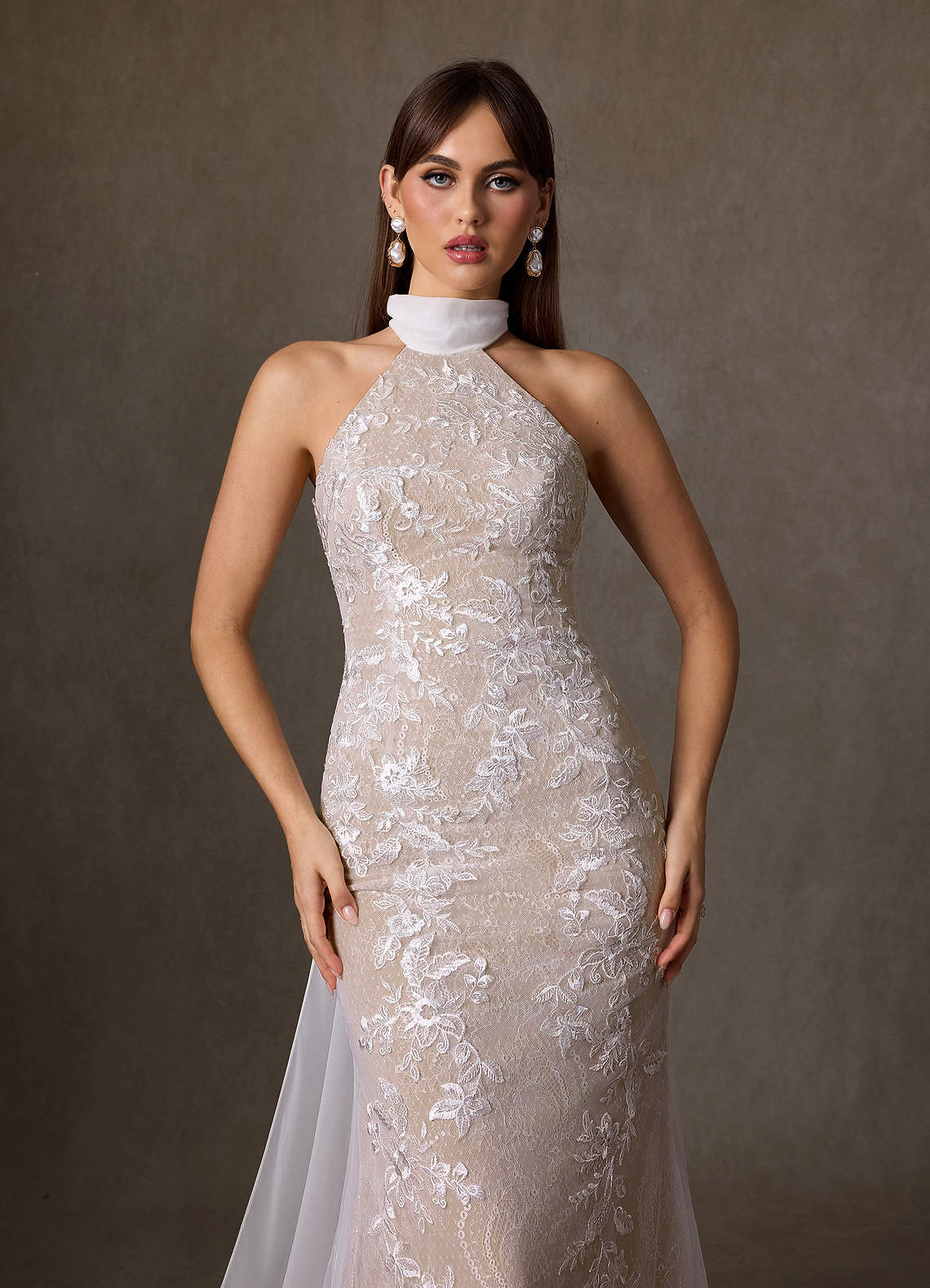 elyessen  Diamond White Sheath High Neck Lace Dress