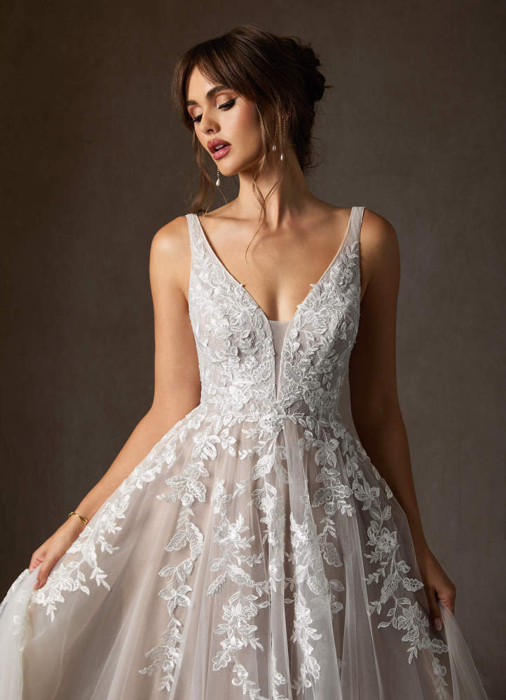 elyessen  Free pannier Diamond White A-Line V-Neck Sequins Tulle Dress