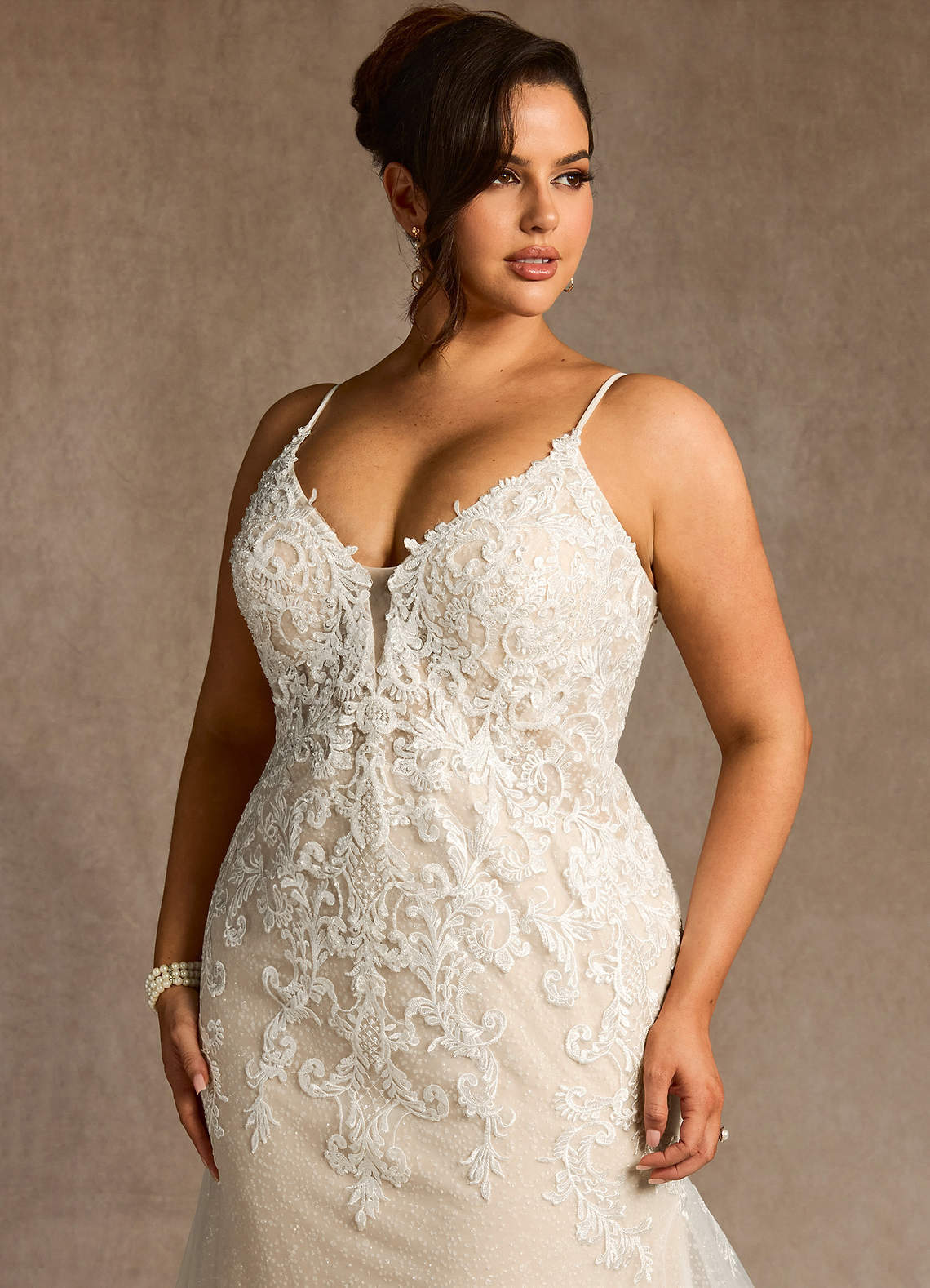 elyessen  Diamond White Mermaid V-Neck Lace Dress