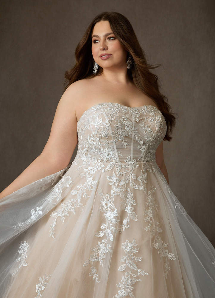 elyessen  Diamond White Ball-Gown Strapless Lace Dress