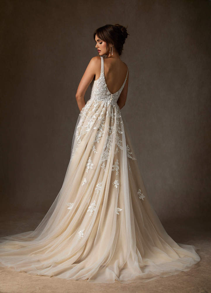 elyessen  Free pannier Diamond White A-Line V-Neck Sequins Tulle Dress