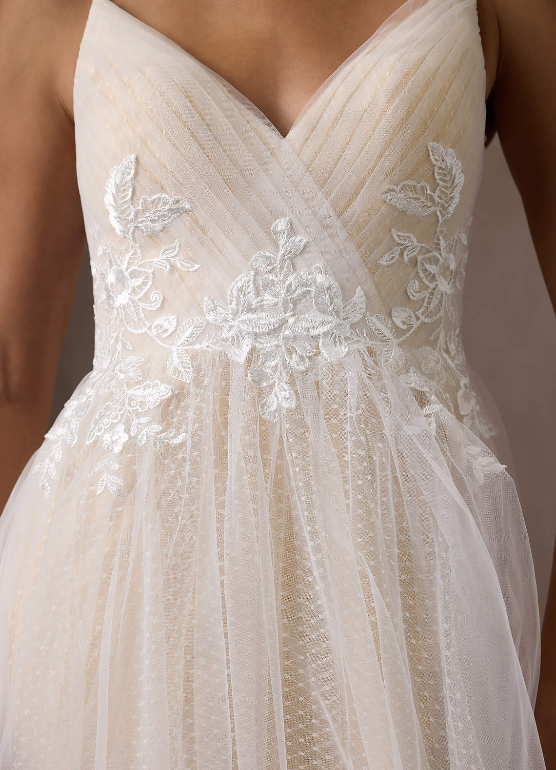 elyessen Diamond White A-Line V-Neck Sequins Tulle Dress