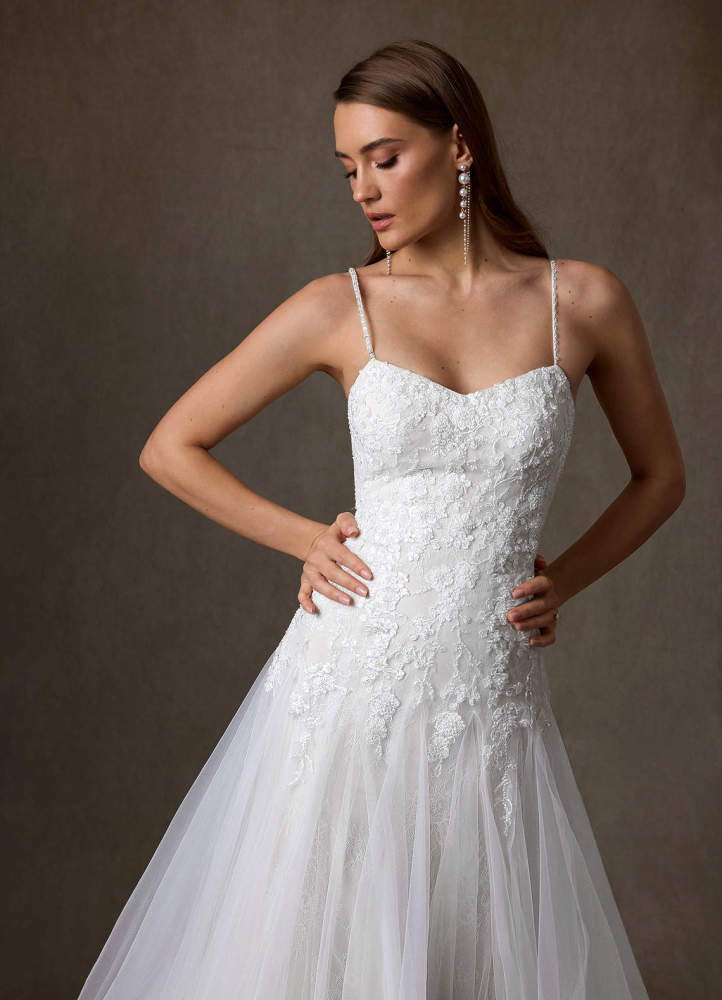 elyessen Lumina Diamond White A-Line Sweetheart Neckline Lace Dress