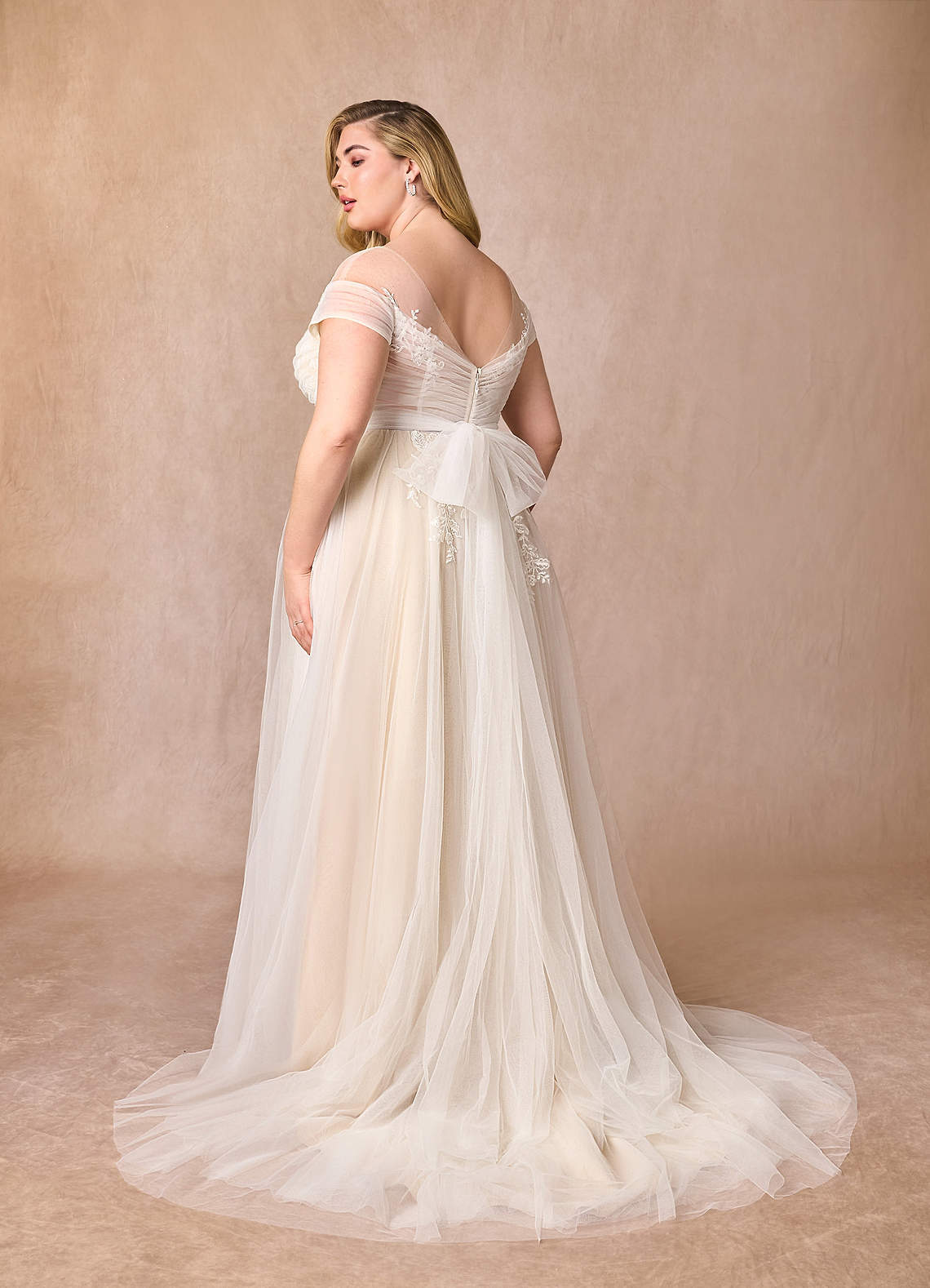 elyessen  Diamond White A-Line Illusion Off-The-Shouler Lace Tulle Dress