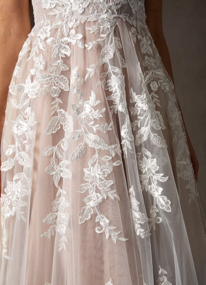 elyessen  Free pannier Diamond White A-Line V-Neck Sequins Tulle Dress