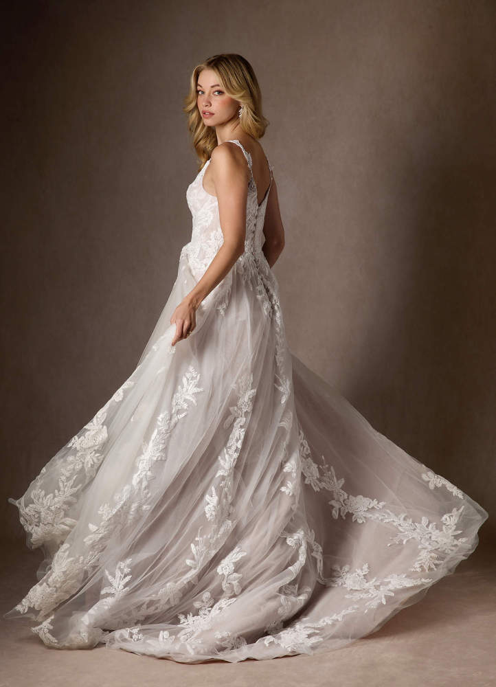 elyessen  Diamond White A-Line V-Neck Sequins Tulle Dress