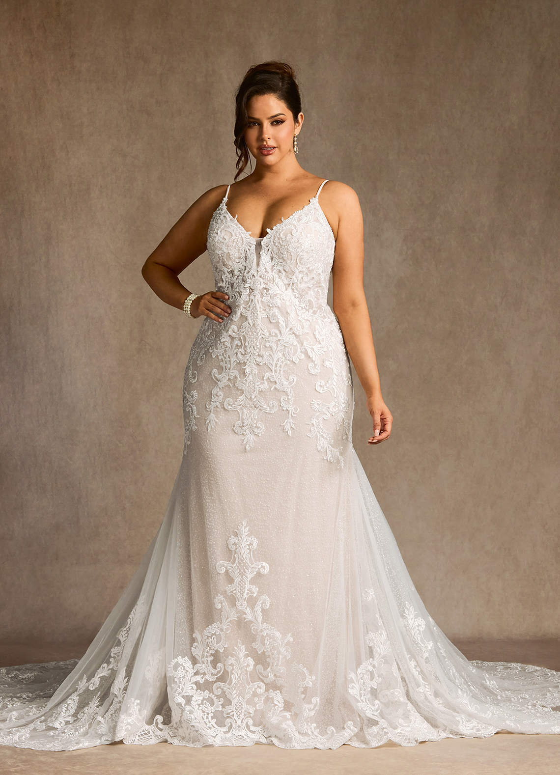 elyessen  Diamond White Mermaid V-Neck Lace Dress