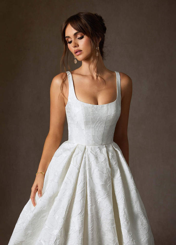 elyessen  Antique White Ball-Gown with Pockets Floral Jacquard Dress