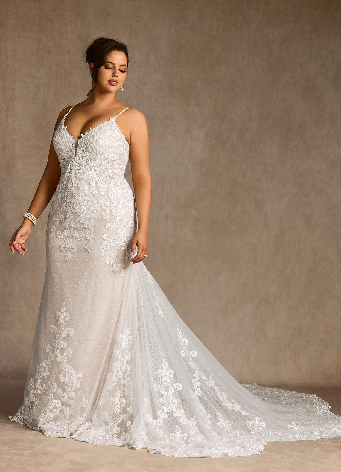 elyessen  Diamond White Mermaid V-Neck Lace Dress