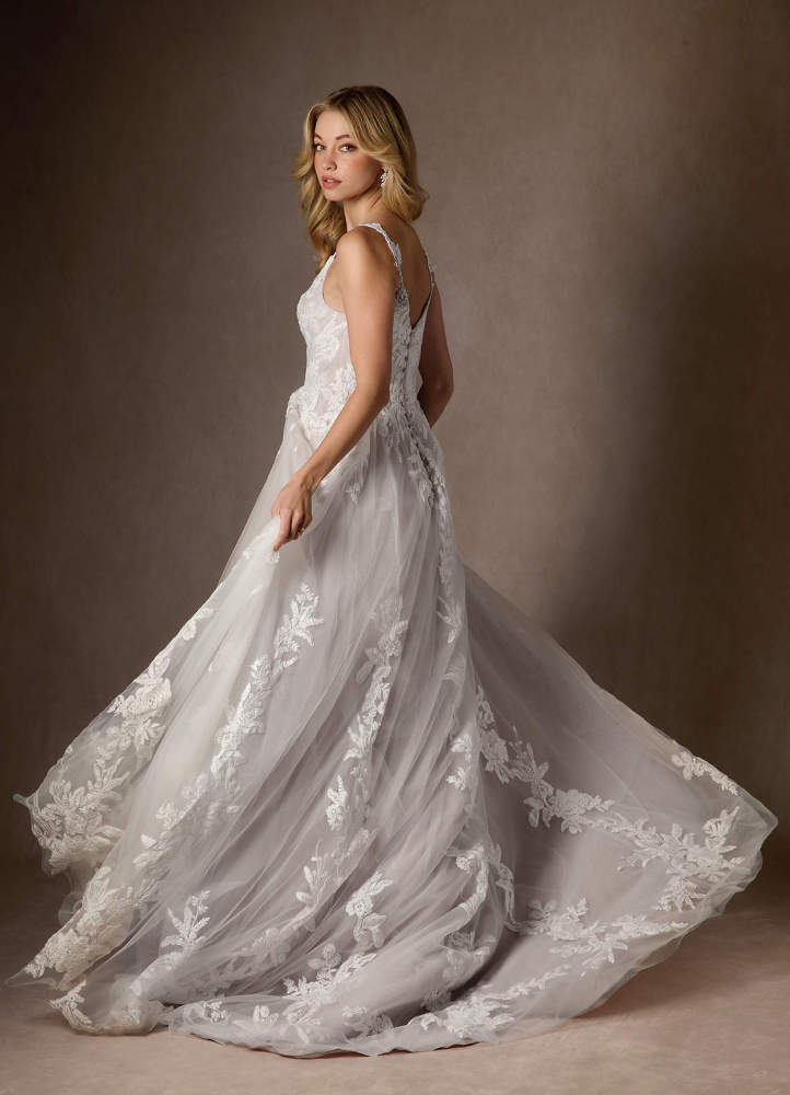 elyessen  Diamond White A-Line V-Neck Sequins Tulle Dress