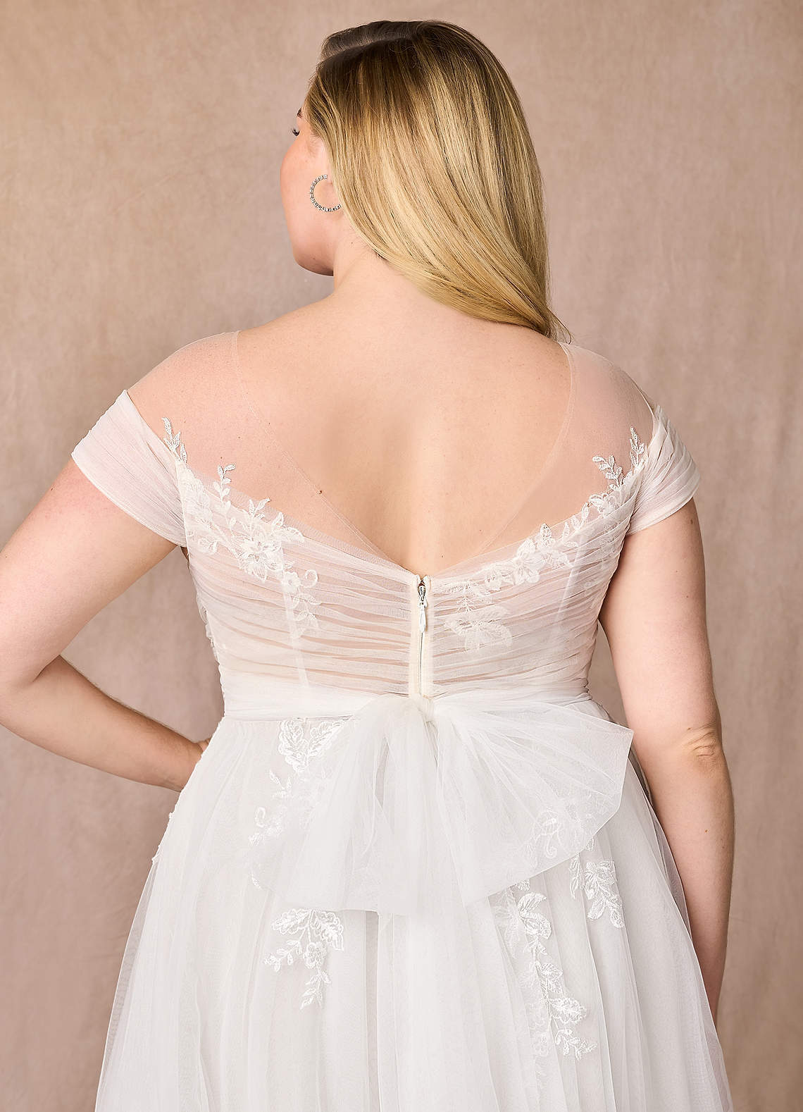 elyessen Cindy Diamond White A-Line Illusion Off-The-Shouler Lace Tulle Dress
